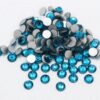 Stikliniai PEACOCK BLUE akmenukai 100vnt.